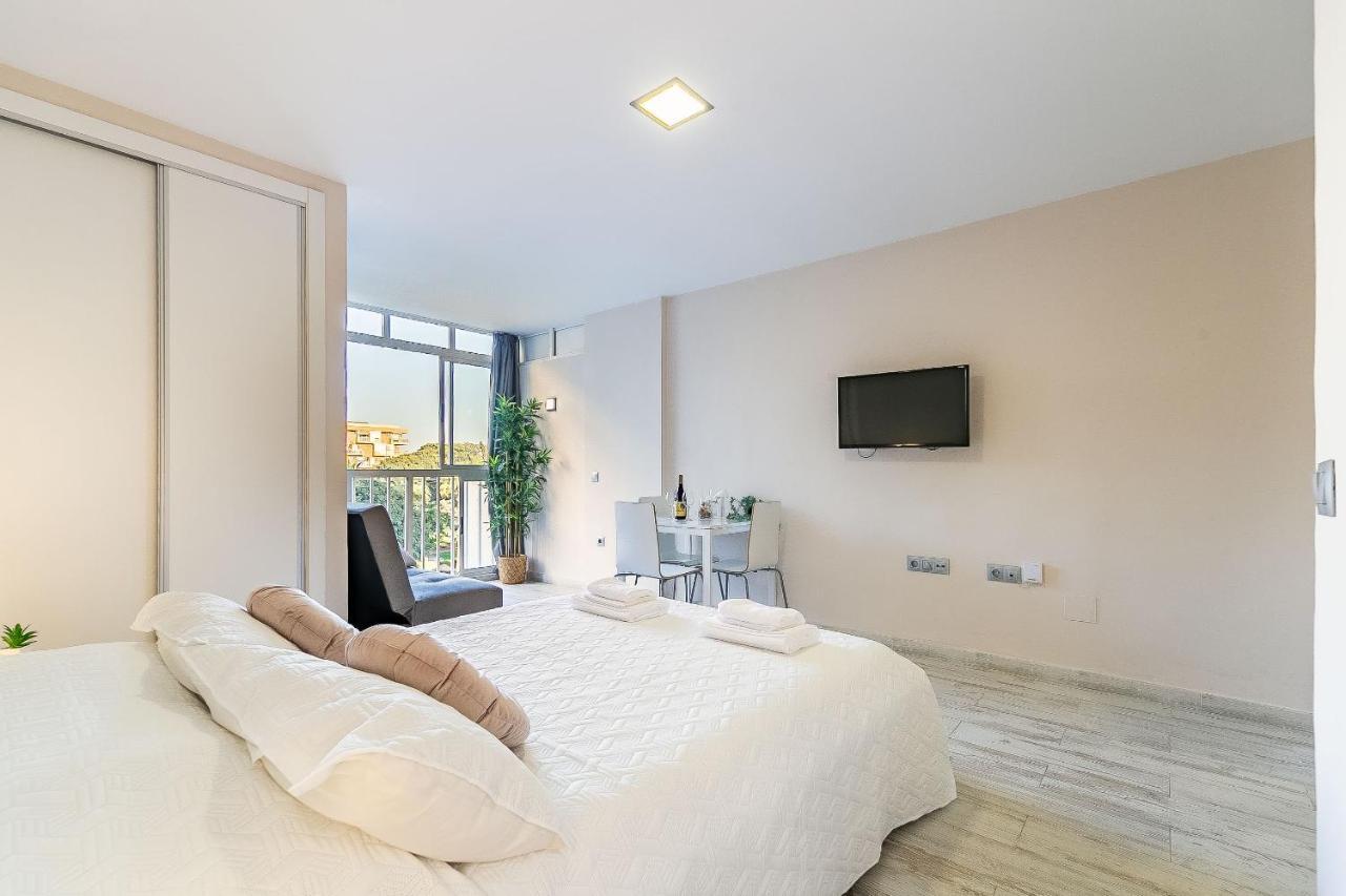 Sun Coast Benalmadena -- Superb Studio With 4 Pools, Gardens & Breakfast Luaran gambar
