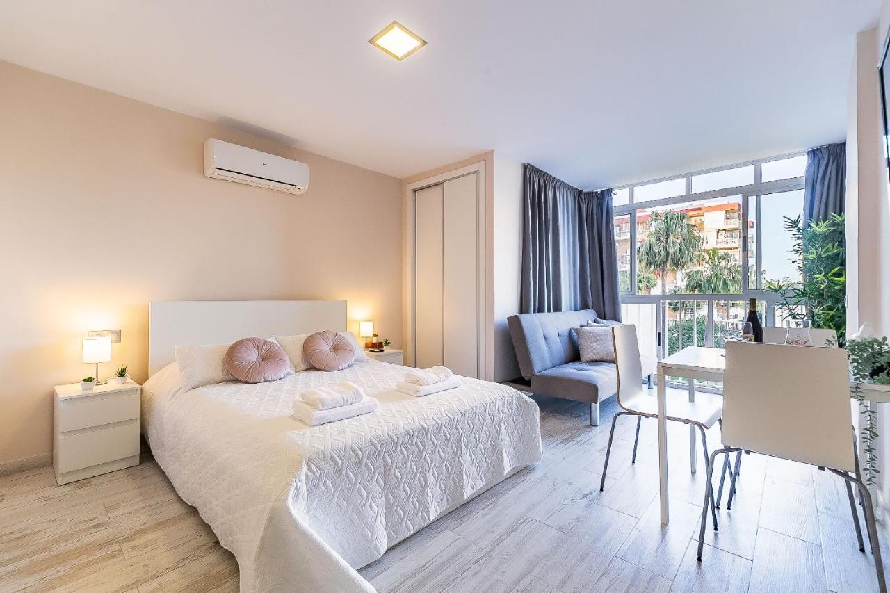 Sun Coast Benalmadena -- Superb Studio With 4 Pools, Gardens & Breakfast Luaran gambar
