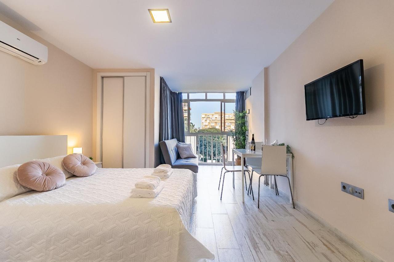Sun Coast Benalmadena -- Superb Studio With 4 Pools, Gardens & Breakfast Luaran gambar